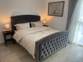 Modern Apartment in Racing Paradise: Close to Ferrari World & F1 Track
